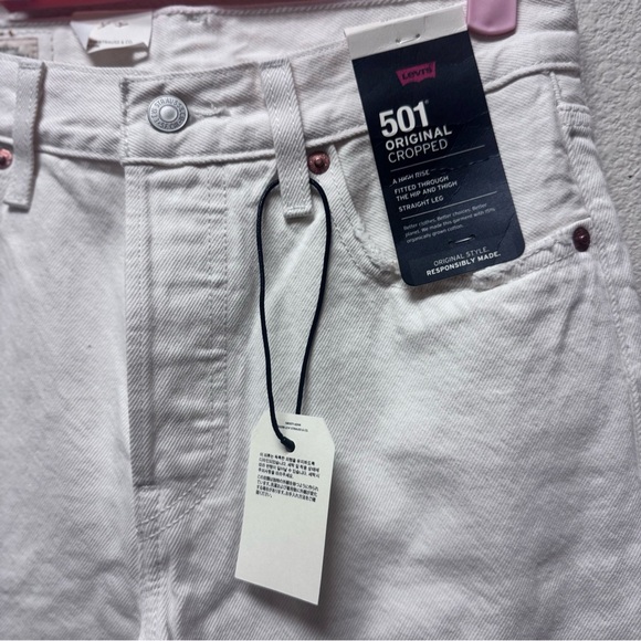 NWT Levi’s Cream Colored Original Cropped Straight Leg Jeans - Sz 26 - Picture 6 of 9